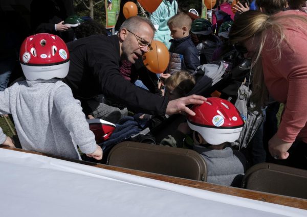 Lids for Kids 2018 Traverse City: 500+ Free Bike Helmets Fitted and Handed Out
